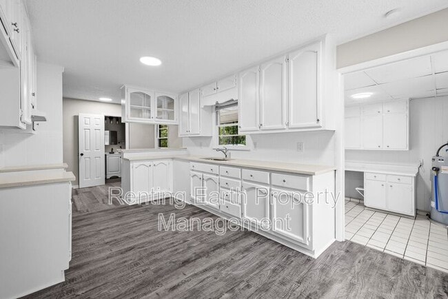 Building Photo - 737 84th Pl S