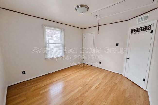 Building Photo - 449 Crest Ave