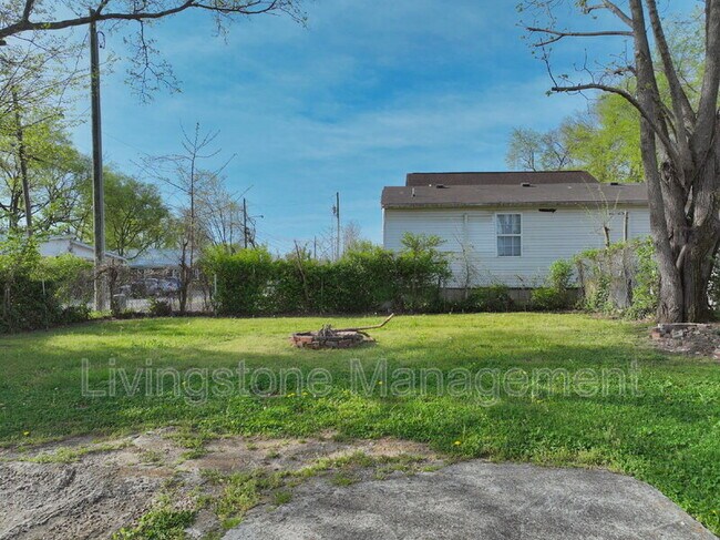 Building Photo - 501 Small St