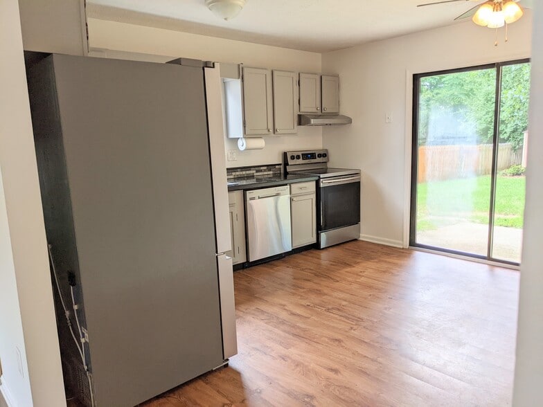Entering kitchen from Living room - 1649 Summerhill Dr