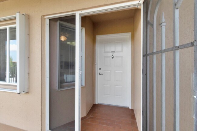 Building Photo - 5810 Crystal Shores Dr