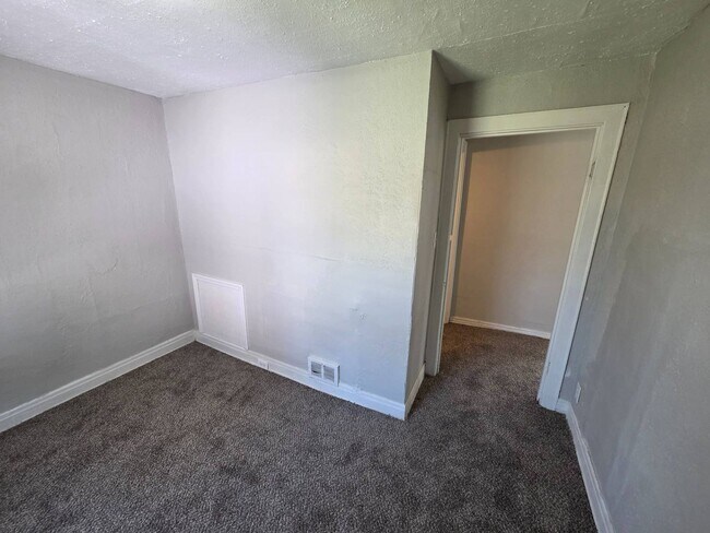 Building Photo - 3081 E 67th St