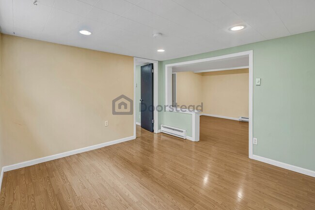 Building Photo - 2028 14th Ave W