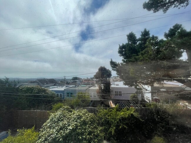 Building Photo - 2231 16th Ave