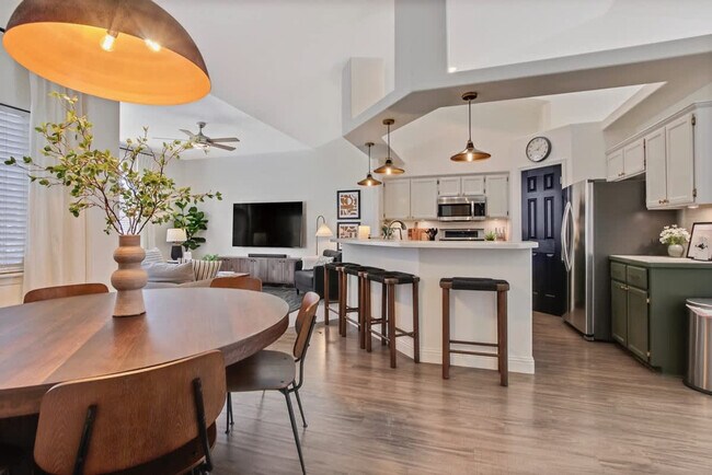 Building Photo - 14498 W Sedona Dr