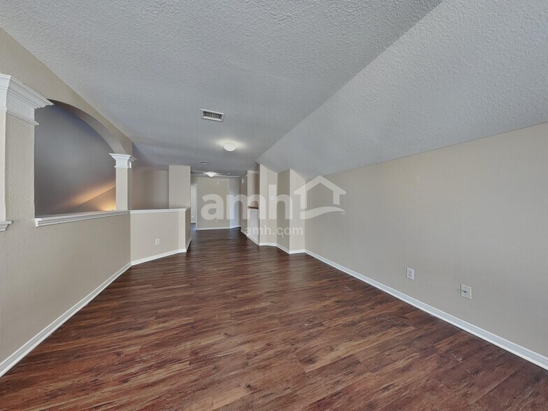 Building Photo - 439 Pinewood Ridge Dr