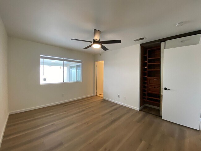 Building Photo - Spacious 4 Bedroom 2 Bath in Desirable Oceanside!