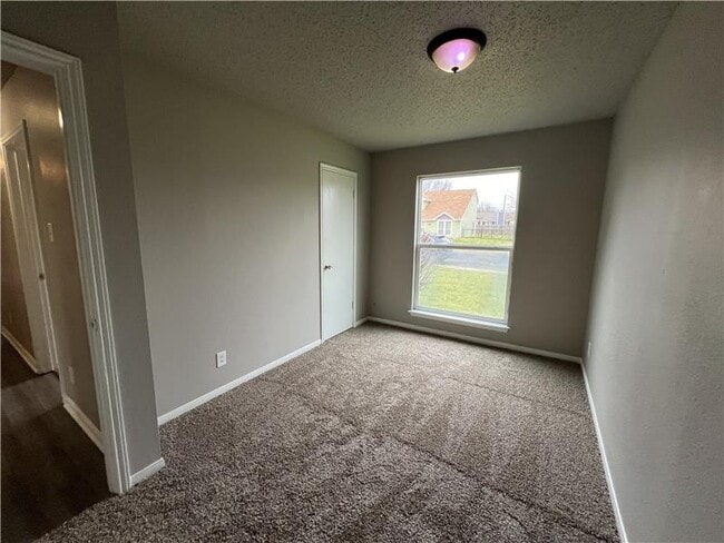 Building Photo - 2111 Caprice Dr