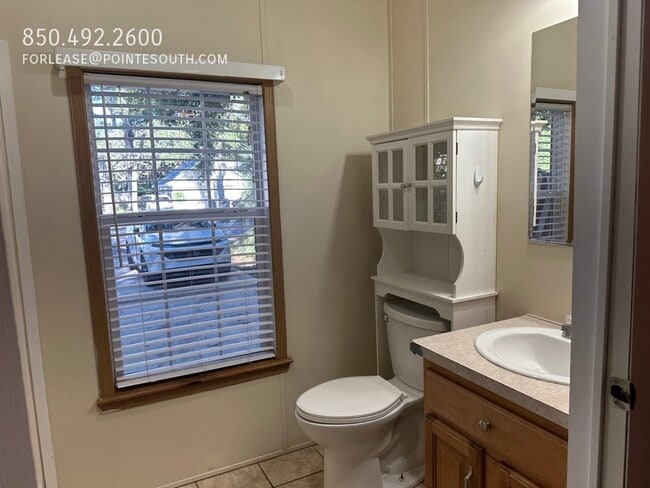 Building Photo - 832 Cross St