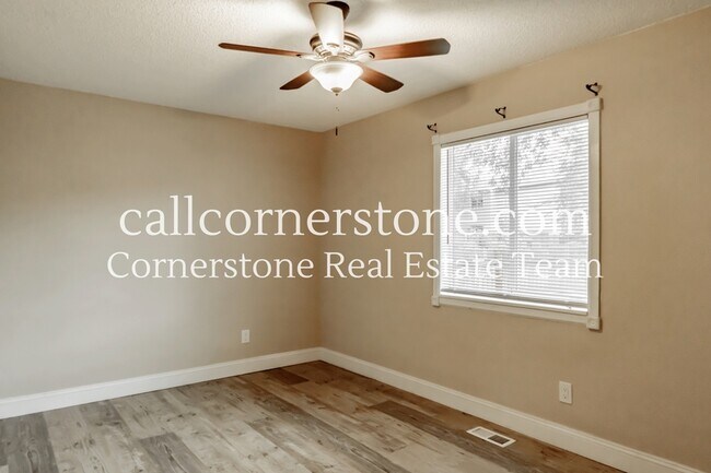Building Photo - 2525 Nadine Dr