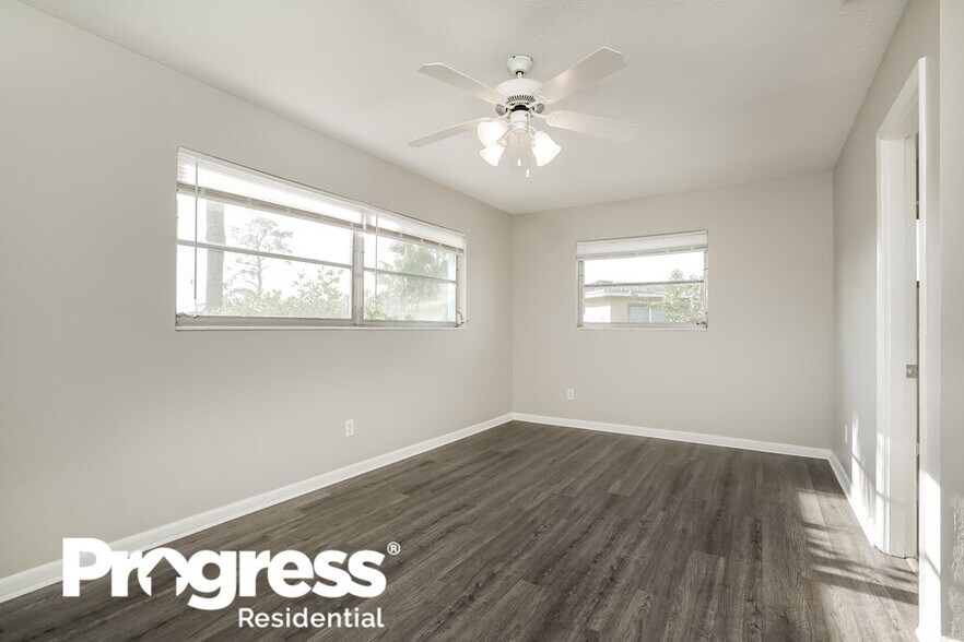 Building Photo - 344 Crestwood Ave