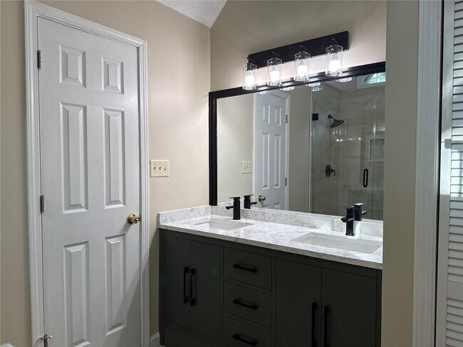 Building Photo - 217 Briarpatch Ct