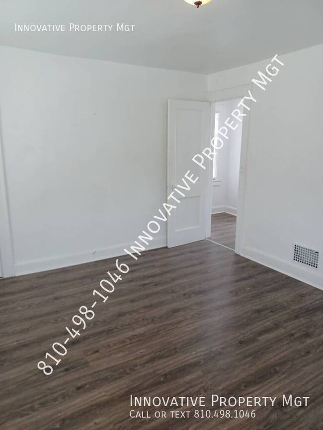 Building Photo - Beautifully updated 2 bedroom, 1 bath