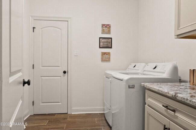 Building Photo - 120 Sugar Crest Dr