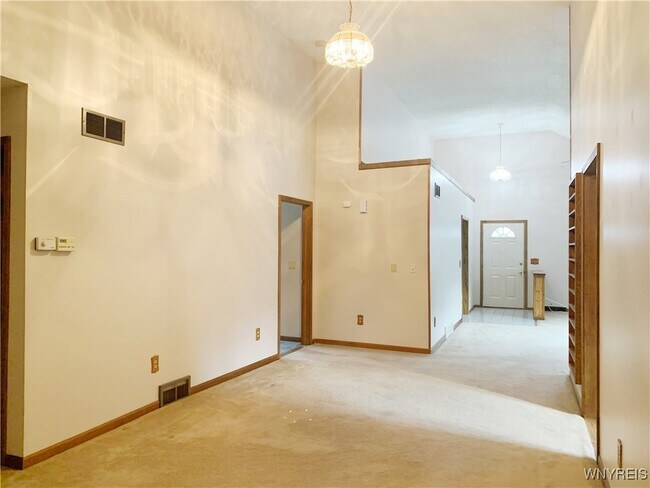 Building Photo - 318 Ivyhurst Rd N