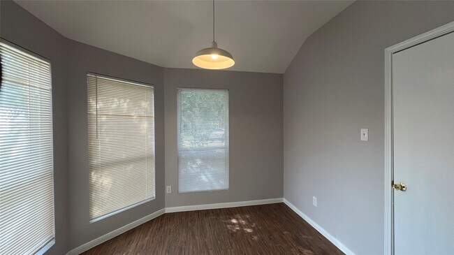 Building Photo - 2110 Juniper Dale Dr