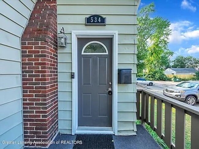 Building Photo - Move-In Ready 3 Bed, 2 Bath in Lansing (Section 8 Approved)