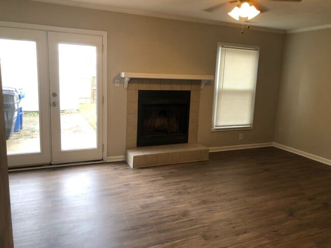 Building Photo - 3 Bedroom Townhome in Ocean Lakes