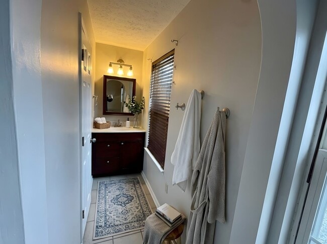 Building Photo - 3bed/3.5bath Townhouse in Walden Woods