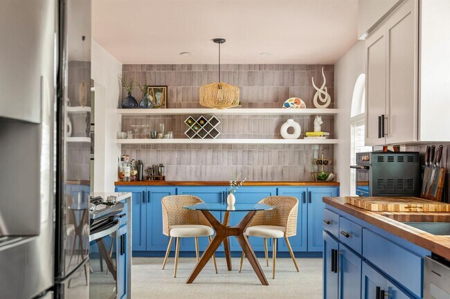 Building Photo - 9300 Meadow Vale