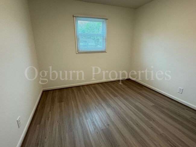 Building Photo - 208 Mayberry Ave