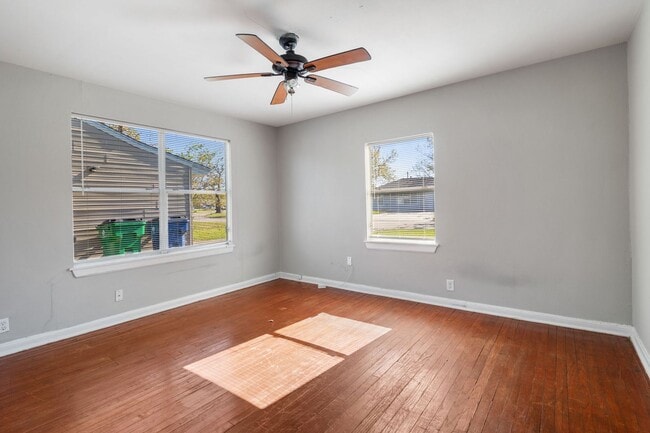 Building Photo - Great 3 Bedroom Single Family in Angleton