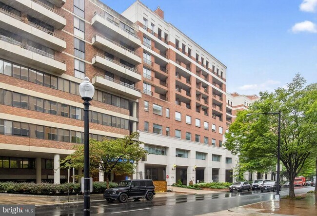 Building Photo - 1230 23rd St NW