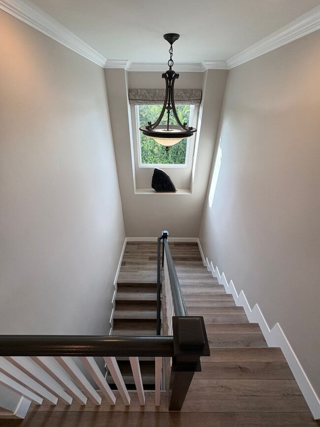 Building Photo - Remodeled Craftsman style 3 bedroom, 3 bathroom home - this is NOT your typical rental - Must See!!