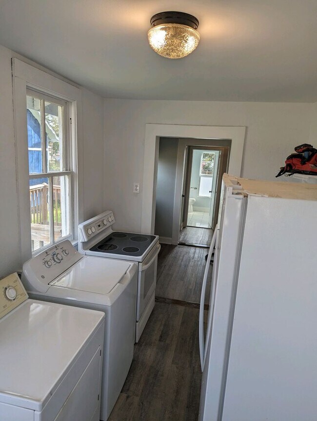 Building Photo - 1001 S 8th St