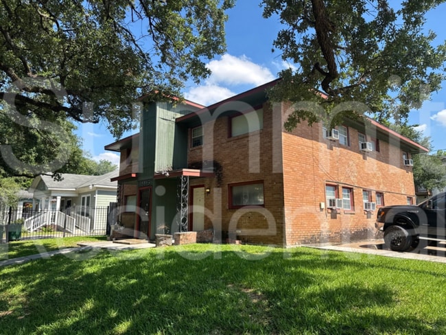 Building Photo - 4445 Bell St