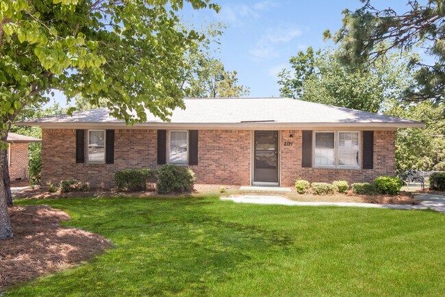 Primary Photo - Great Location Available Now