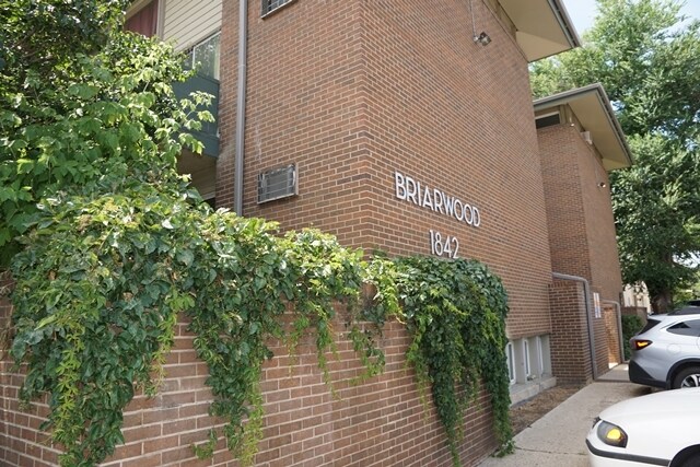 Primary Photo - 1842 Canyon Blvd
