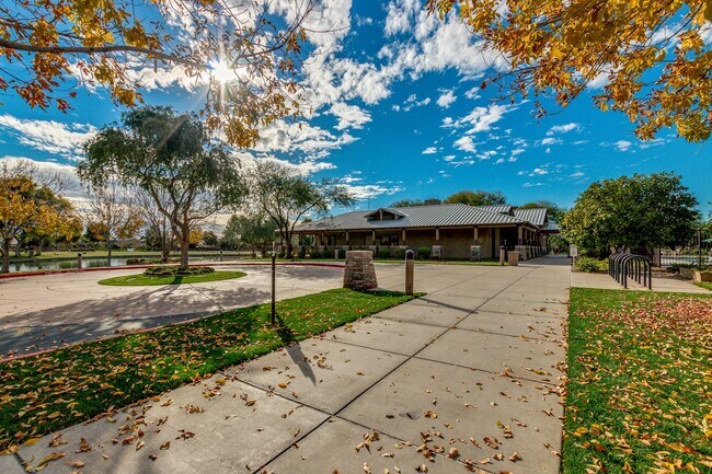 Building Photo - Gorgeous 3 bed/2 bath in Power Ranch!