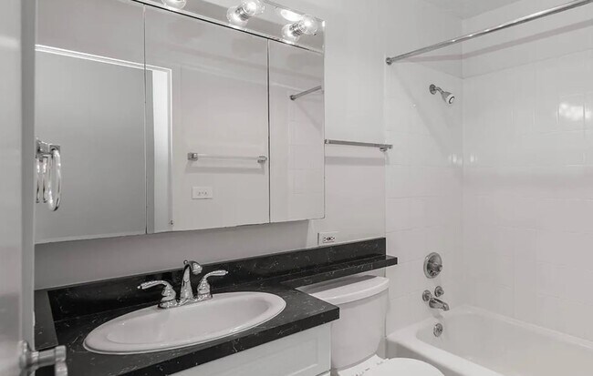 Building Photo - 67 E Scott St
