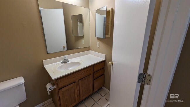 Building Photo - 1616 N Cedar St