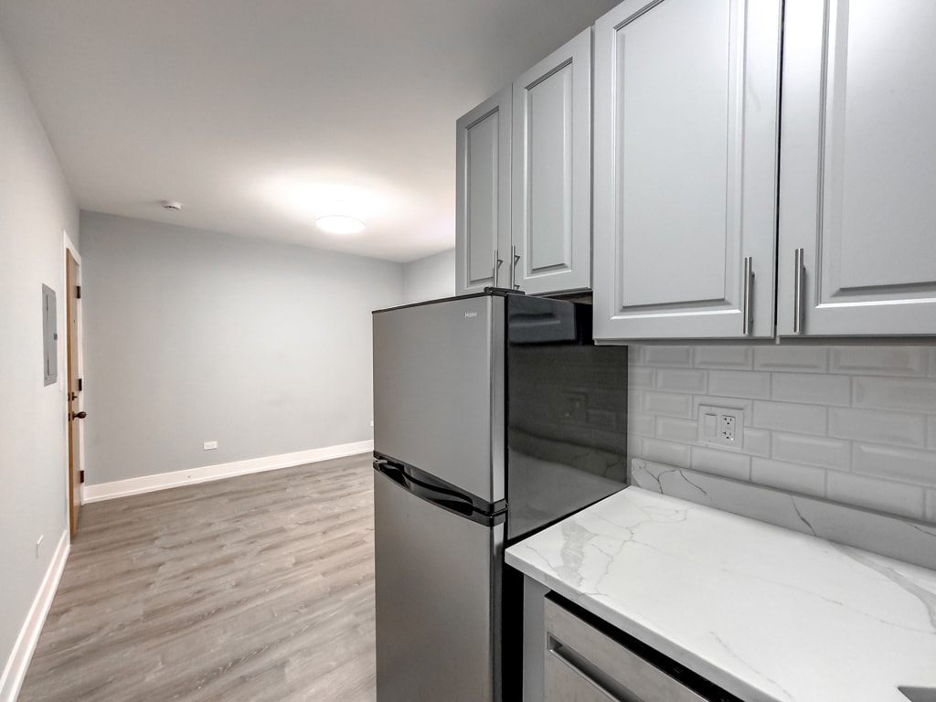 Building Photo - 543 W Belmont Ave