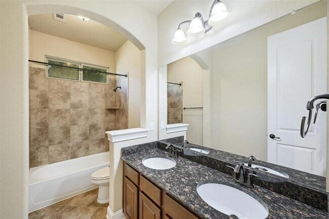 Building Photo - 211 Lake Como Dr