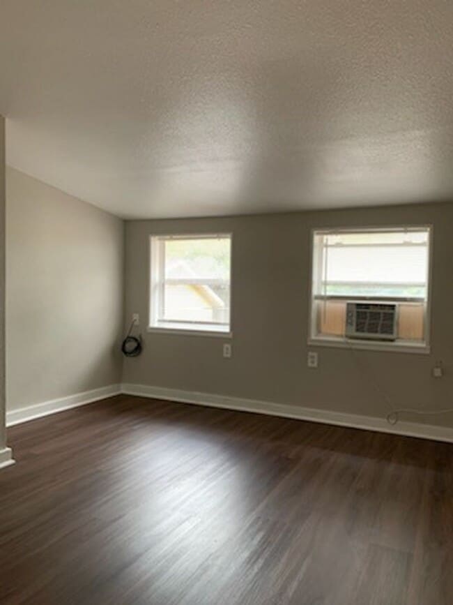 Building Photo - 653 W Osceola St