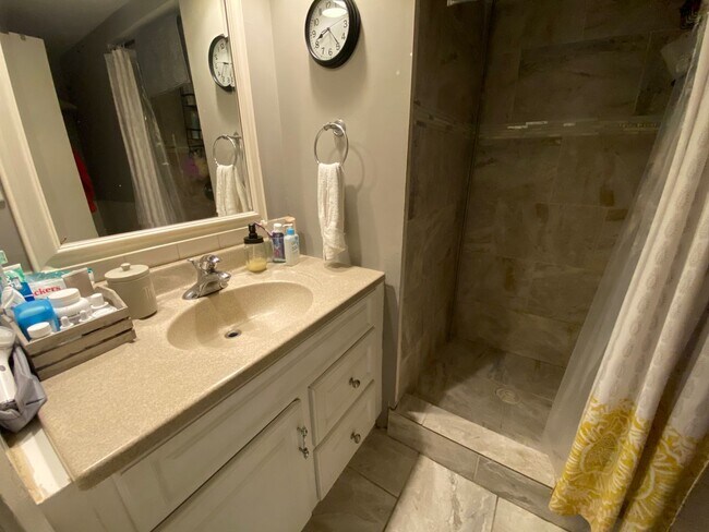 Building Photo - 1801 Talmage Ave SE