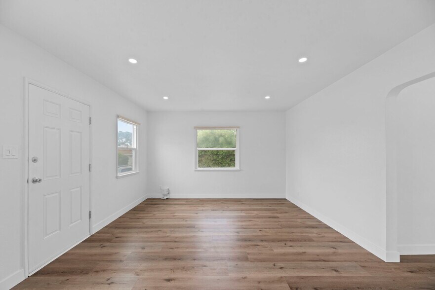 Building Photo - 1304 Corona St
