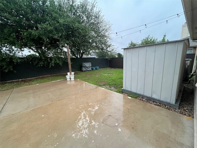 Building Photo - 6304 Spring Ranch Dr