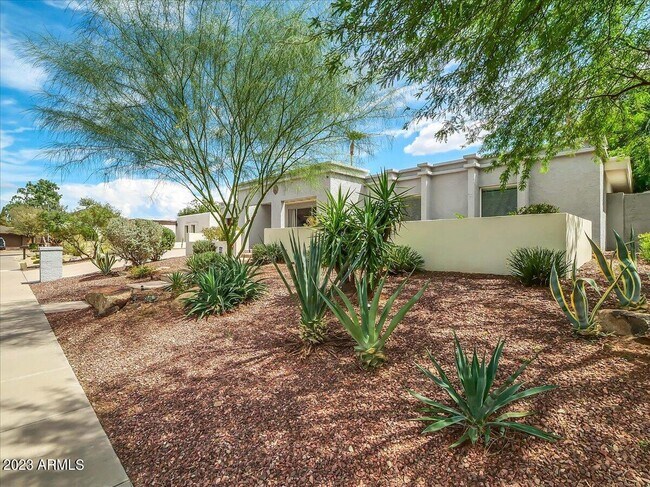 Building Photo - 3351 E Las Rocas Dr