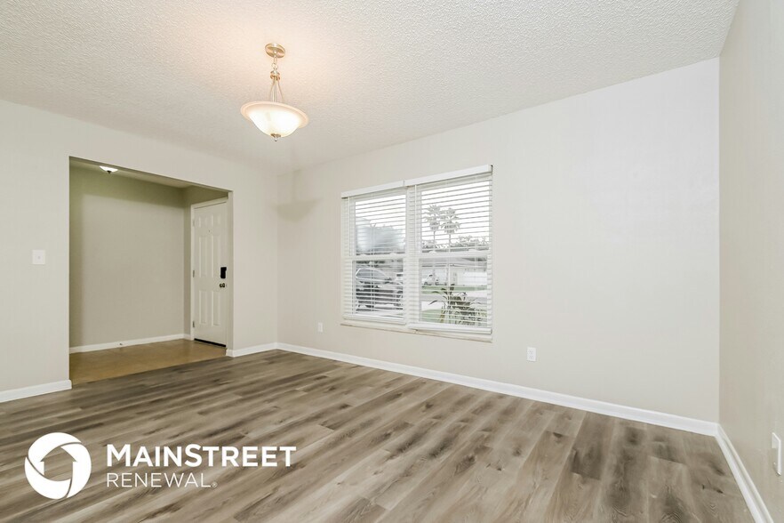 Building Photo - 1110 Londonwood St