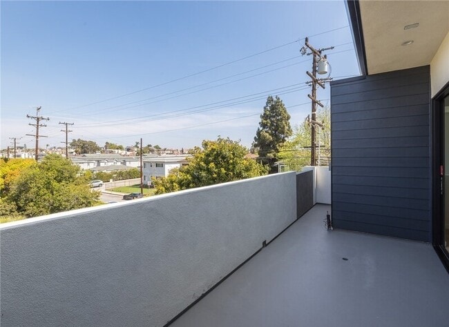 Building Photo - 617 Aviation Way