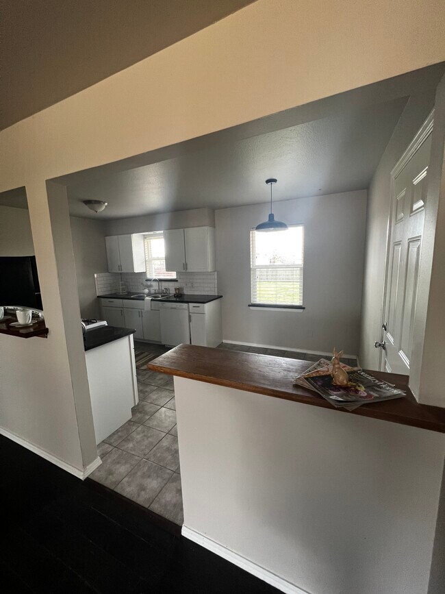 Building Photo - 43 Shirley Ln