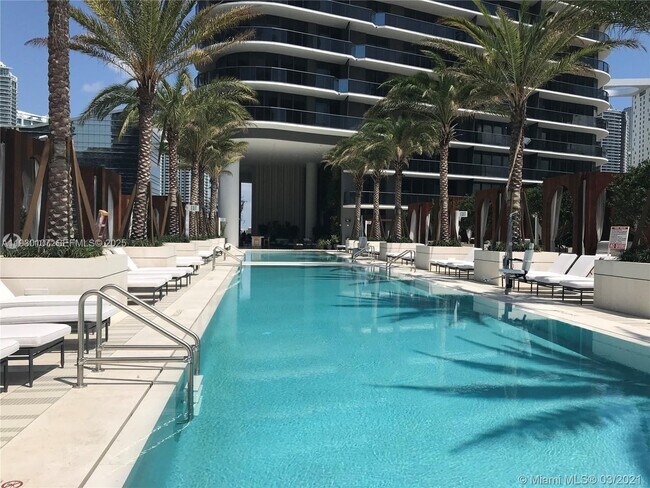 Building Photo - 801 S Miami Ave