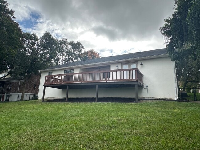 Building Photo - 1027 Campbell Ave