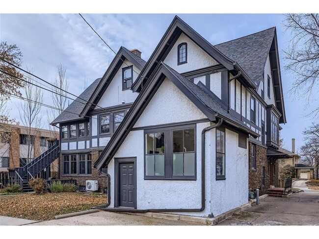 Building Photo - 2219 Pillsbury Ave