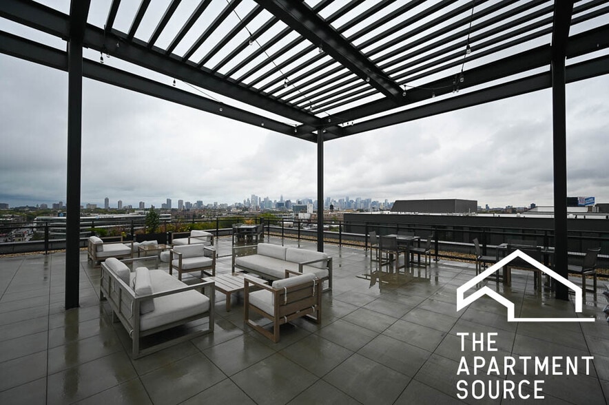 Building Photo - 1701 W Webster Ave