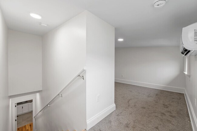 Building Photo - 1121 Dayton St
